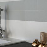 Płytki heksagonalne jak plastry miodu – 3 efektowne pomysły na designerskie przejście między podłogami